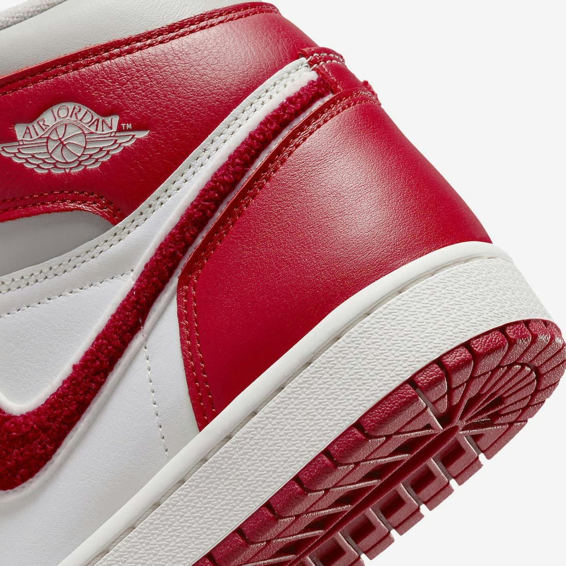 Air Jordan 1 High OG "Varsity Red"