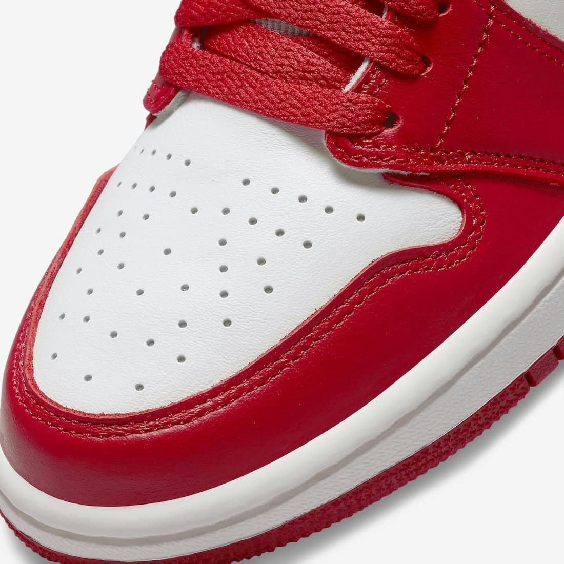 Air Jordan 1 High OG "Varsity Red"