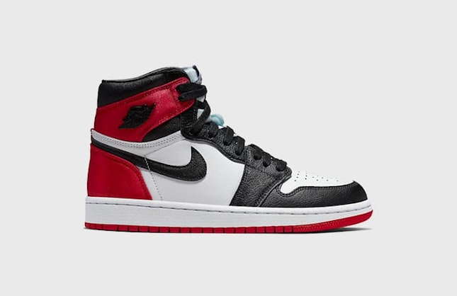 Air Jordan 1 High OG Wmns "Satin Black Toe"