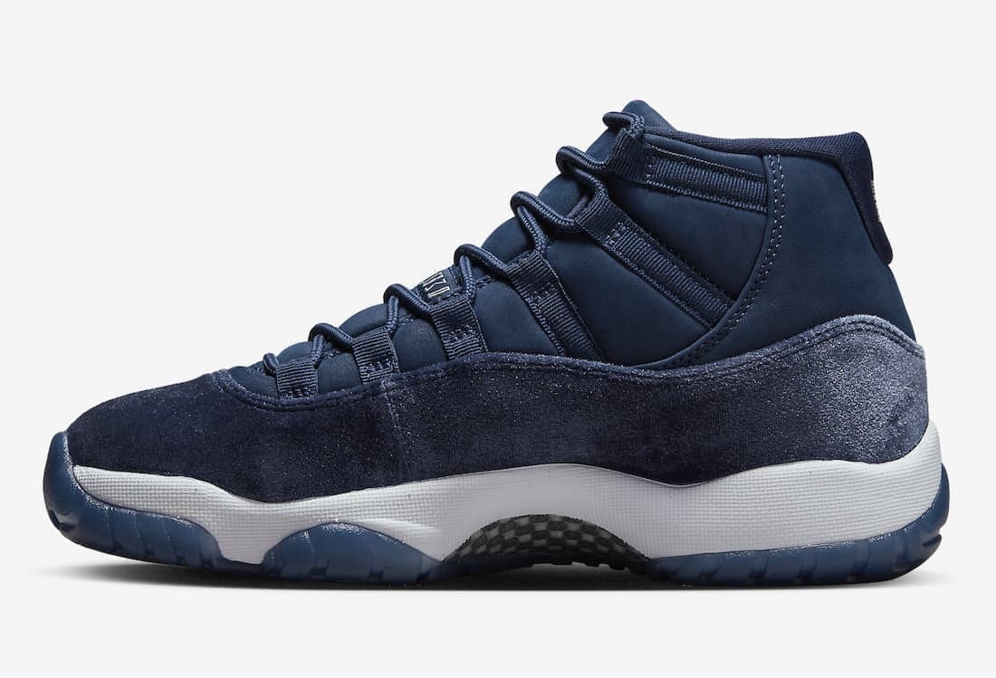 Air Jordan 11 Velvet "Midnight Navy"