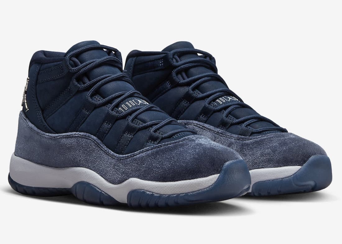 Air Jordan 11 Velvet "Midnight Navy"