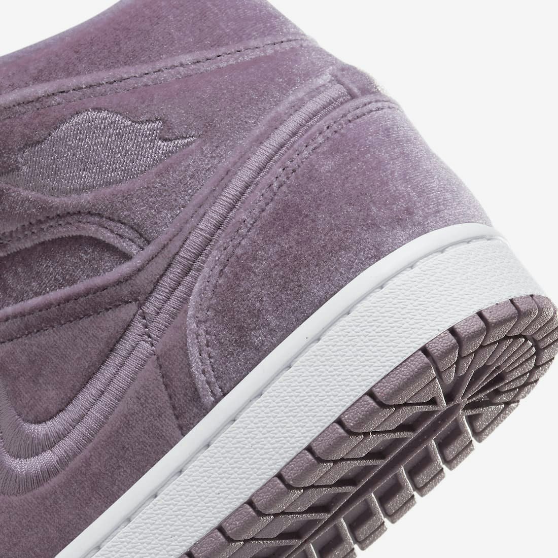 Air Jordan 1 Mid "Purple Velvet"