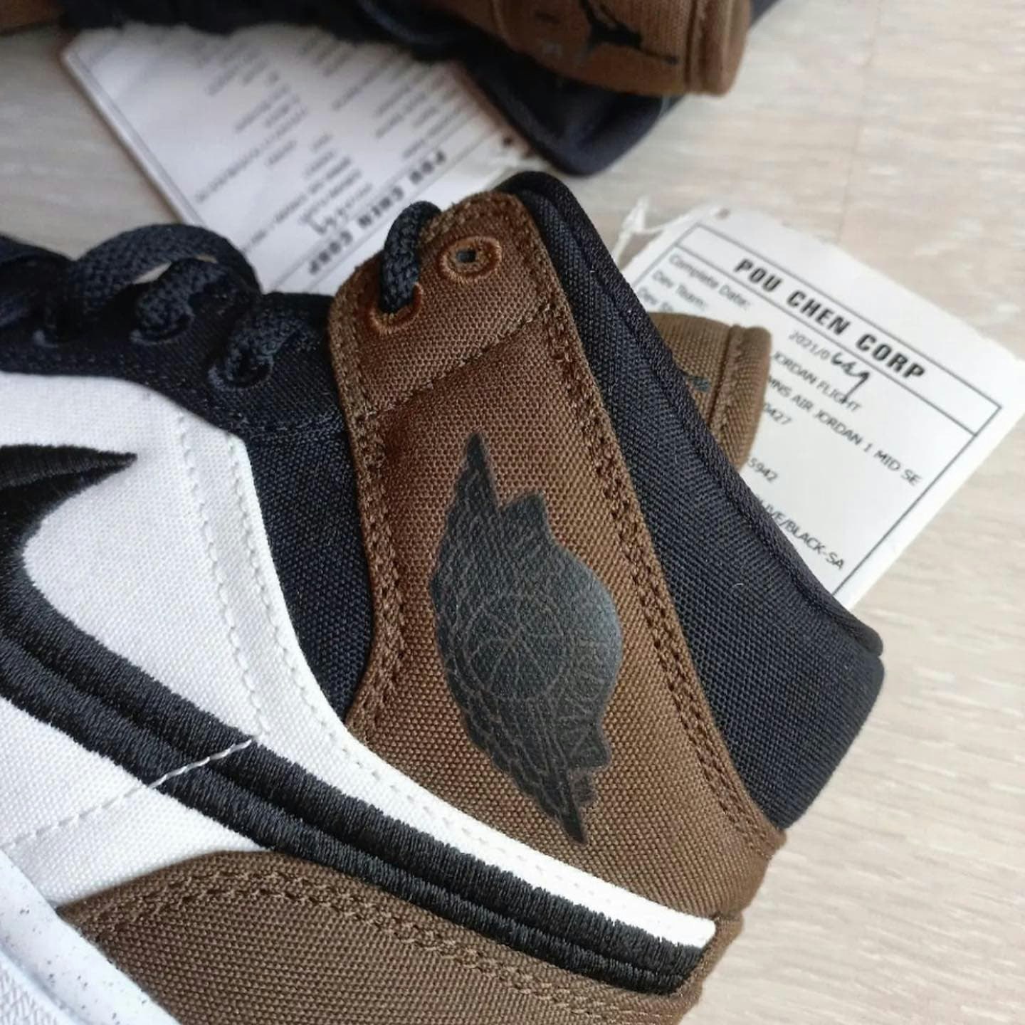 Nike Air Jordan 1 MID "Mocha Toe"