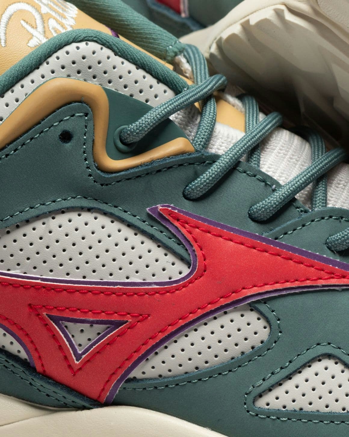 Patta x Mizuno Sky Medal "Green"