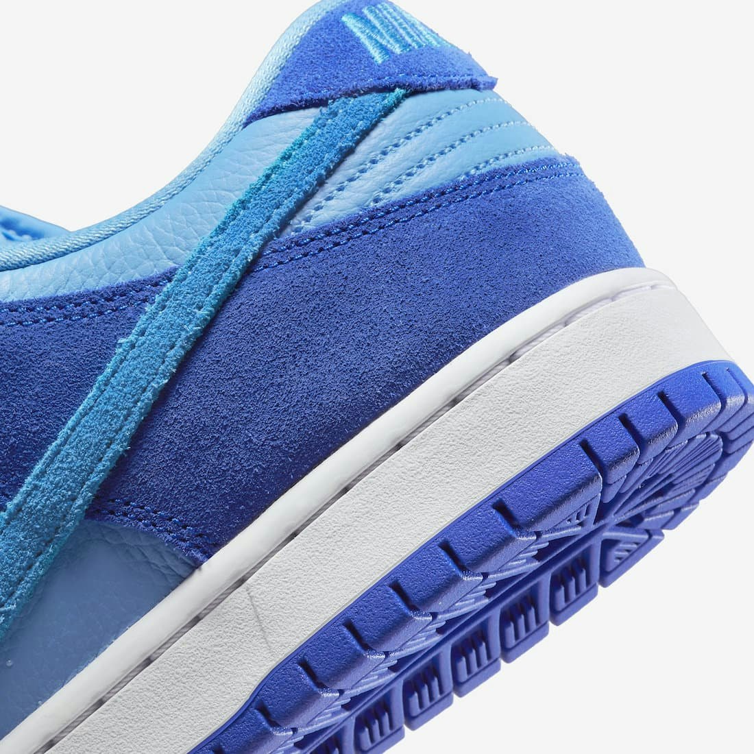 Nike SB Dunk Low "Blue Raspberry"