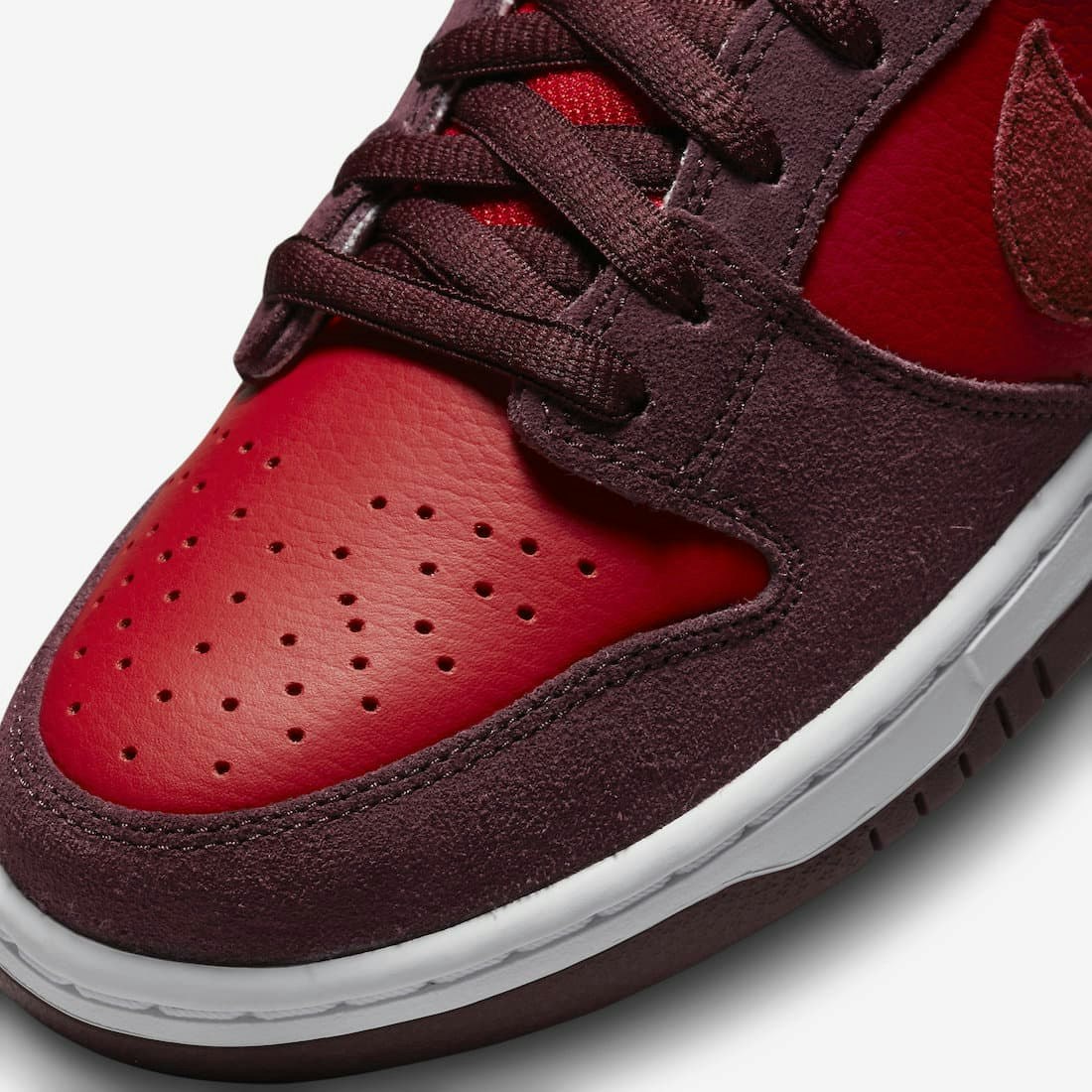 Nike SB Dunk Low "Cherry"