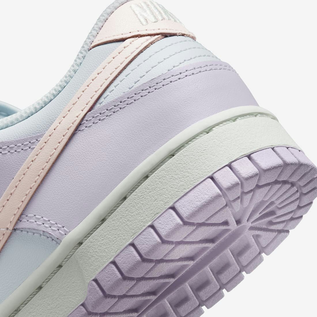 Nike Dunk Low "Easter"