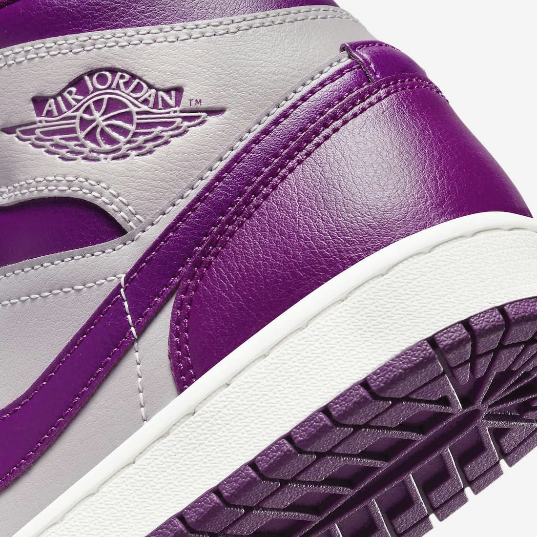 Air Jordan 1 Mid "Magenta"