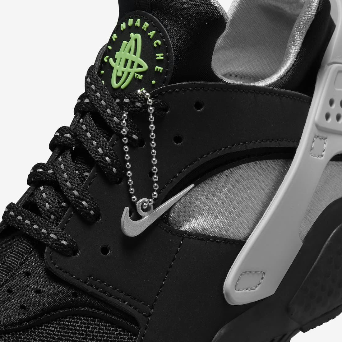 Nike Air Huarache "Black Strike"