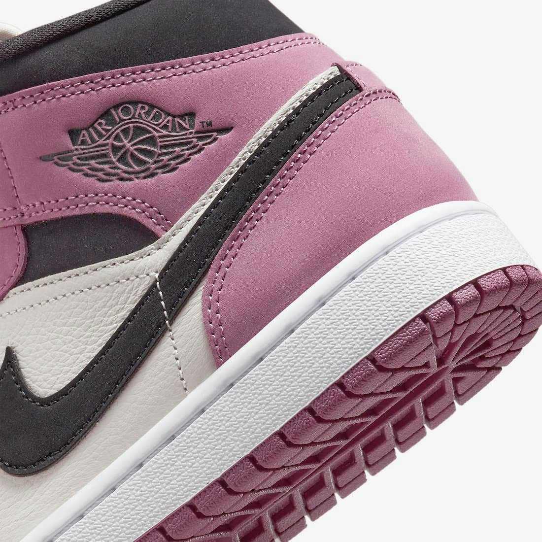 Air Jordan 1 Mid "Light Mulberry"