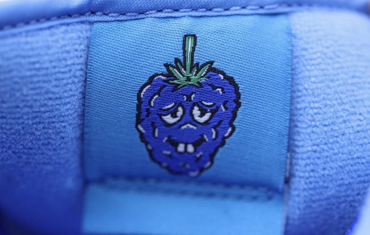 Nike SB Dunk Low "Blue Raspberry" 