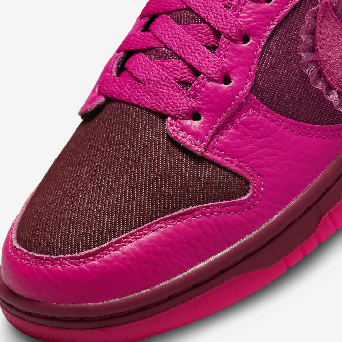 Nike Dunk Low “Valentine’s Day”