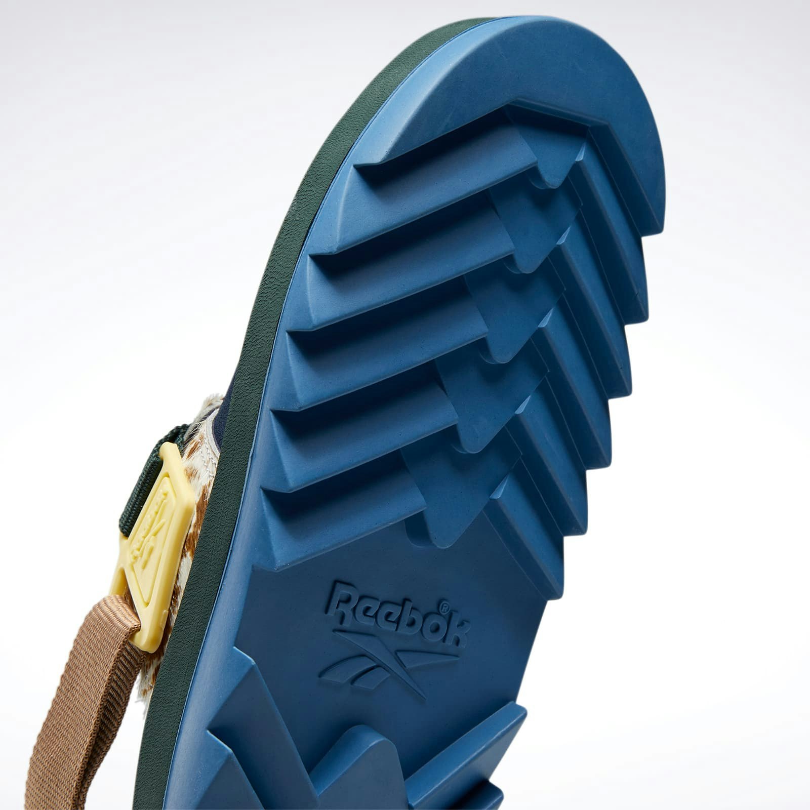 Brain Dead x Reebok Beatnik "Collegiate Navy" Brain Dead x Reebok Beatnik "Collegiate Navy"