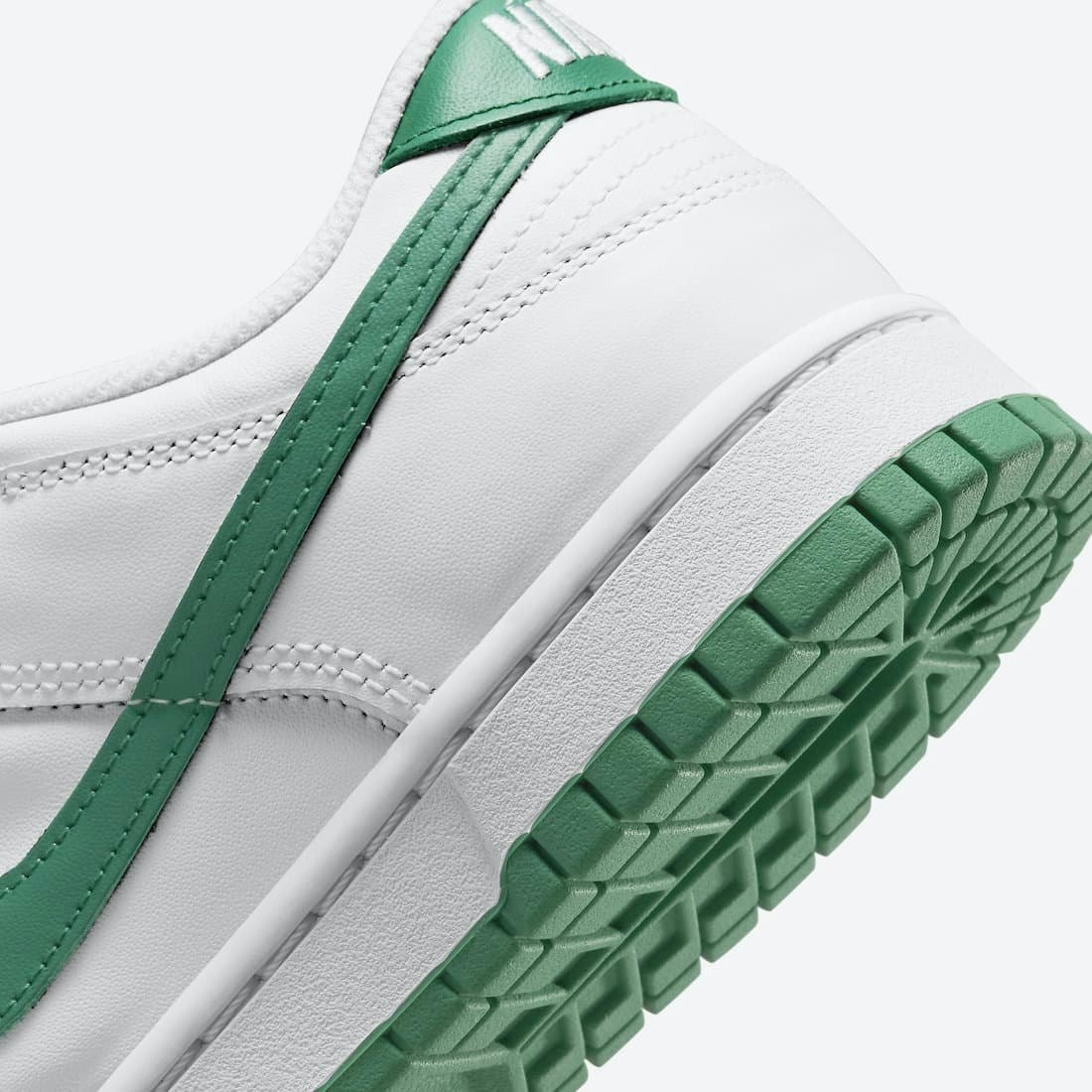 Nike Dunk Low "Lucky Green"