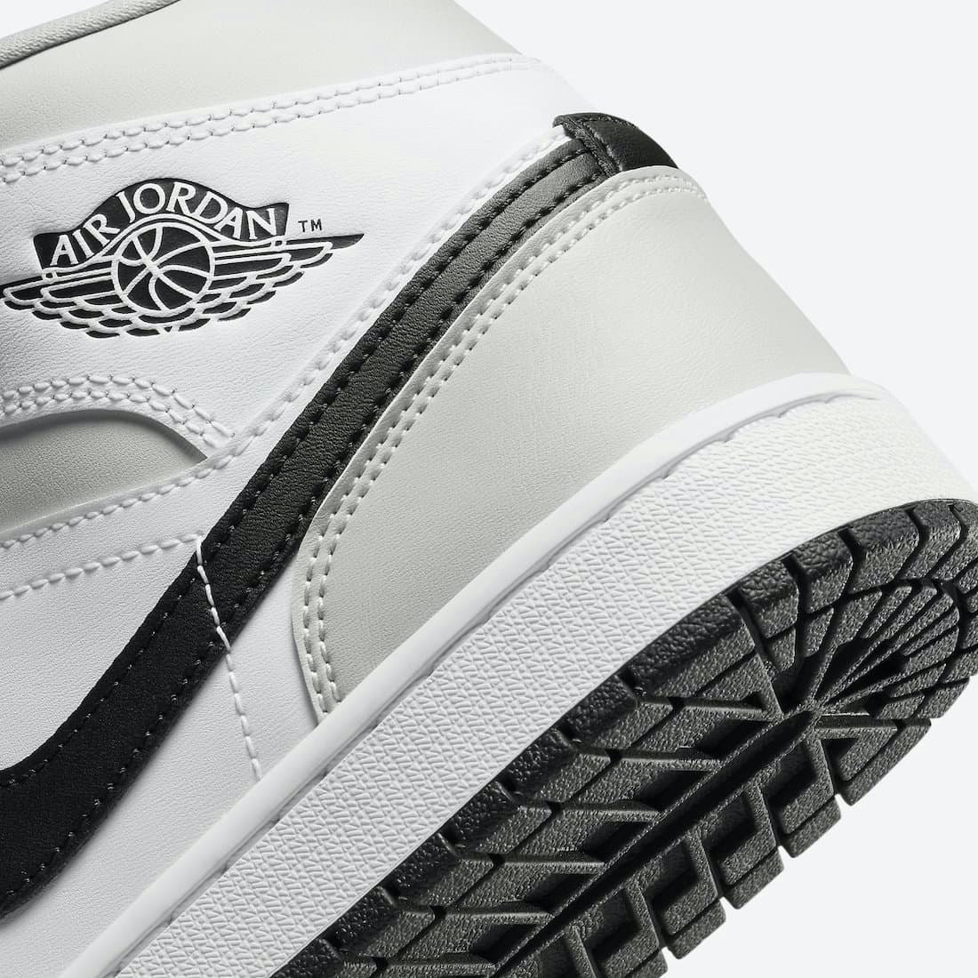 Air Jordan 1 Mid Wmns “Light Smoke Grey”