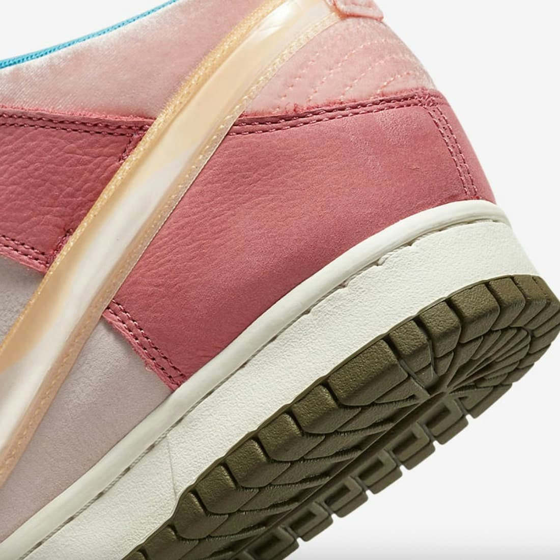 Social Status x Nike Dunk Mid "Soft Pink"