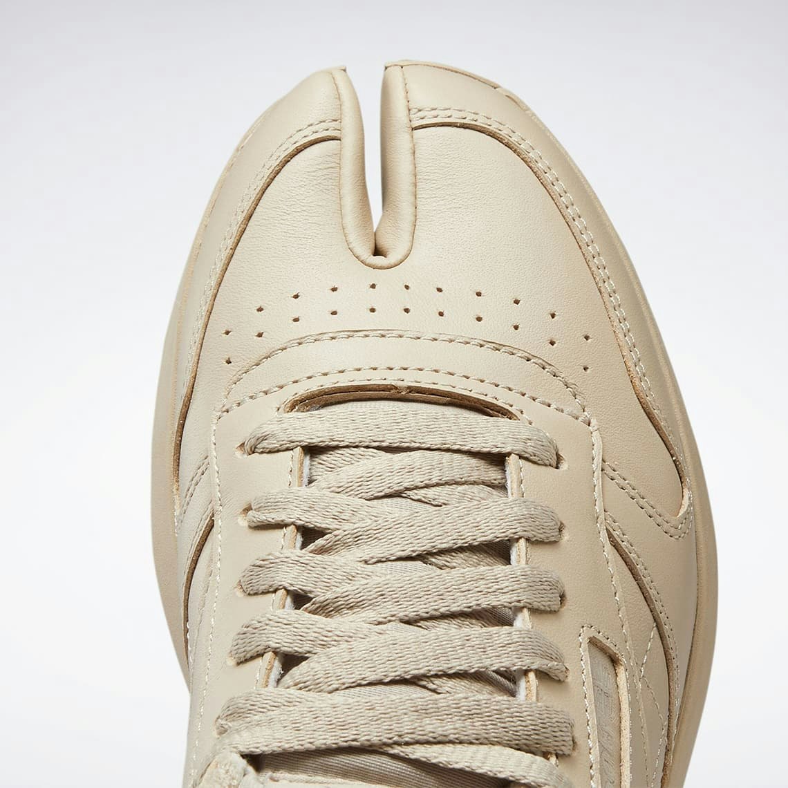 Maison Margiela x Reebok Classic Leather Tabi "Tan"