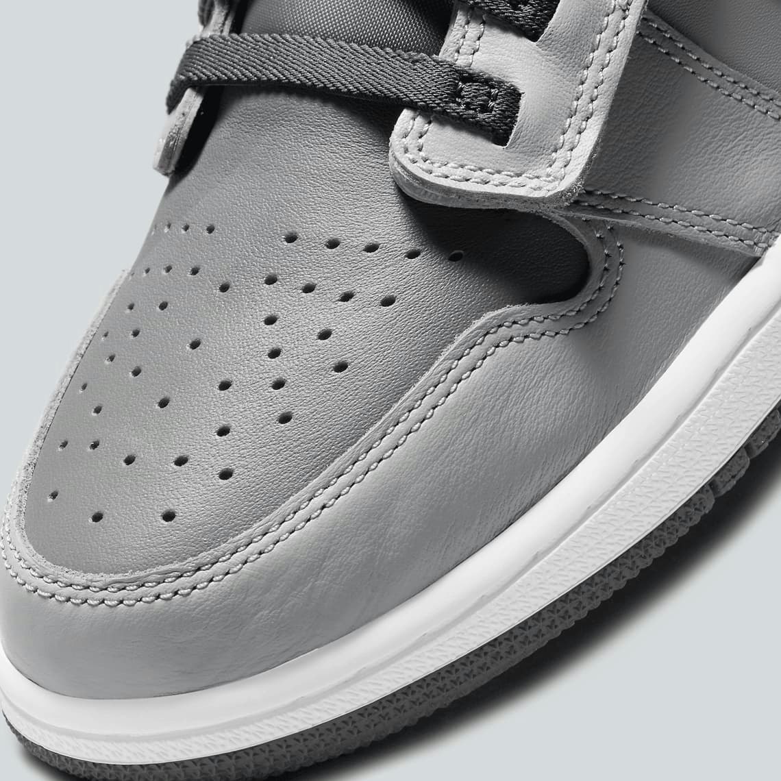 Air Jordan 1 FlyEase "Smoke Grey"