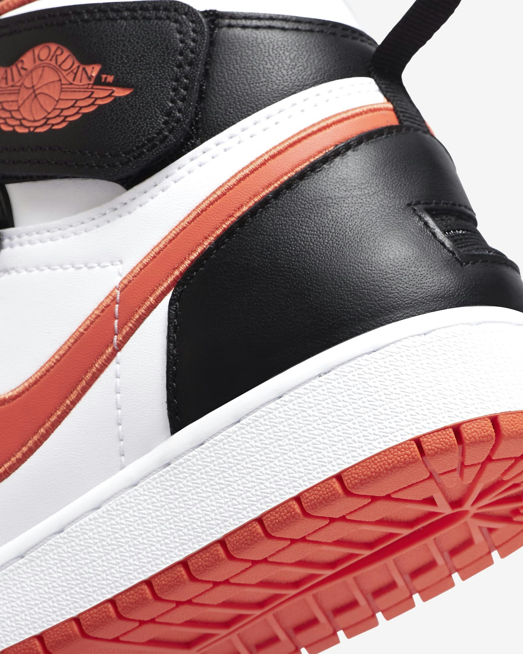 Air Jordan 1 FlyEase GS "Turf Orange"