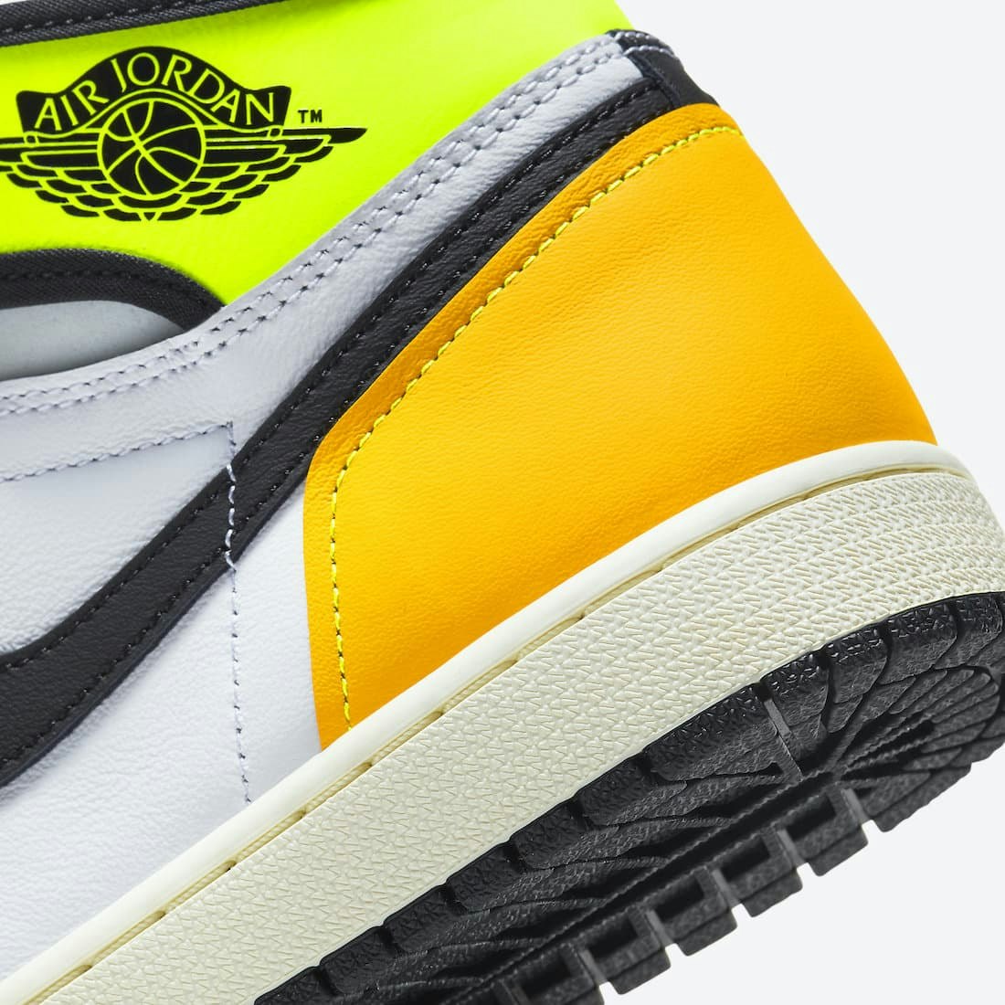 Air Jordan 1 High Retro "Volt Gold"