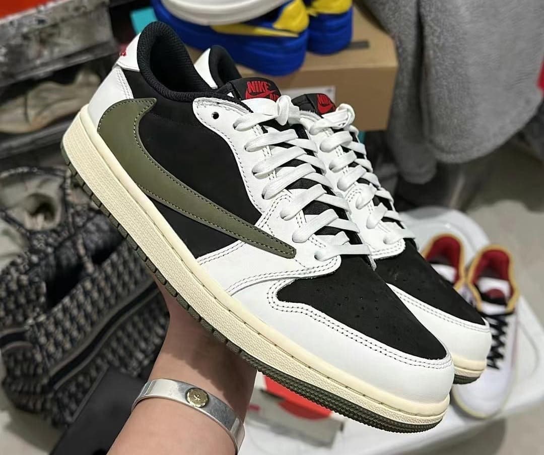 Wie bekomme ich die Travis Scott x Air Jordan 1 Low "Olive"?