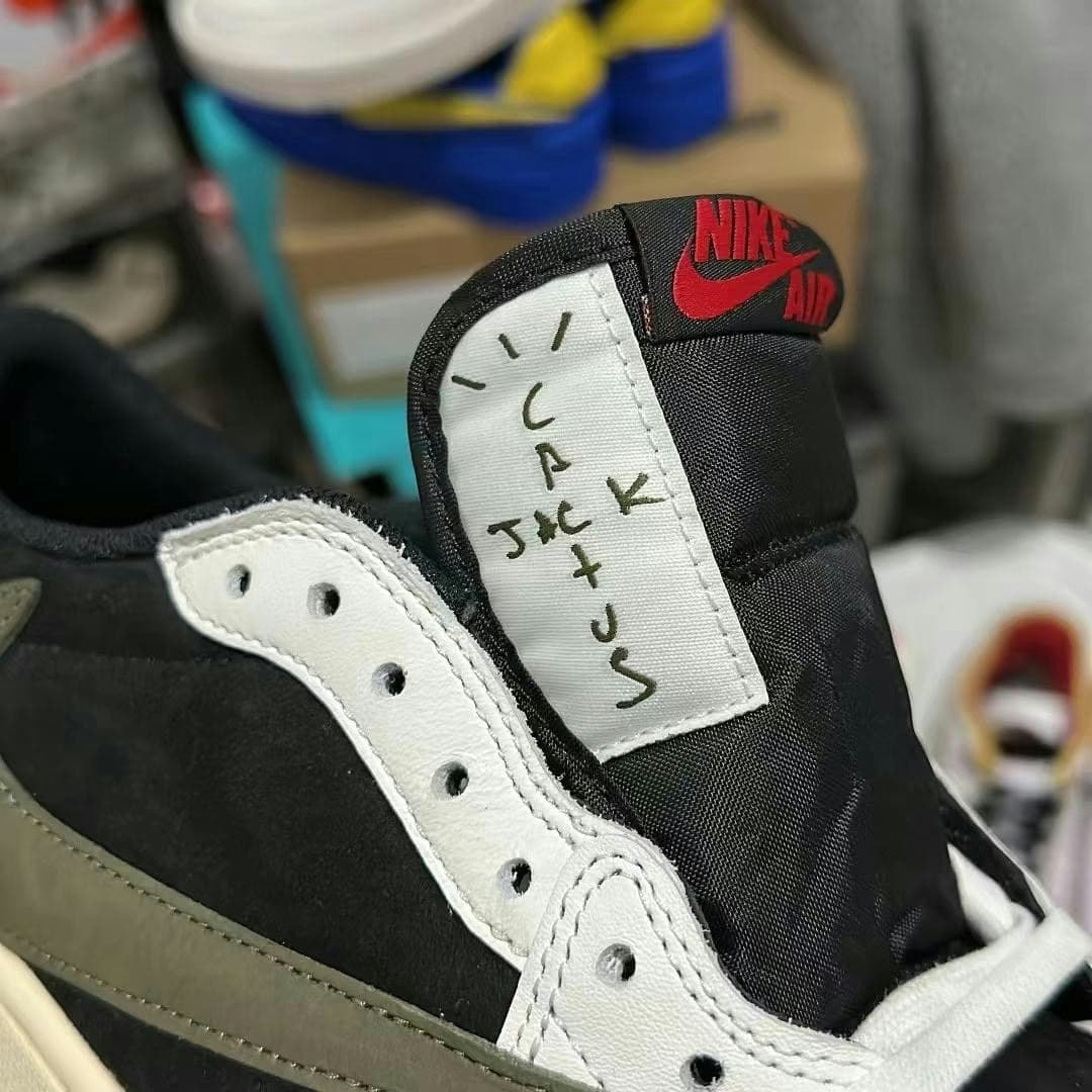 Travis Scott x Air Jordan 1 Low OG "Olive"