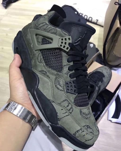 Kaws x Air Jordan 4 "Olive" 