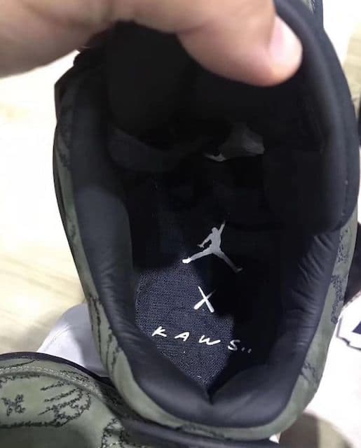 Kaws x Air Jordan 4 "Olive" 