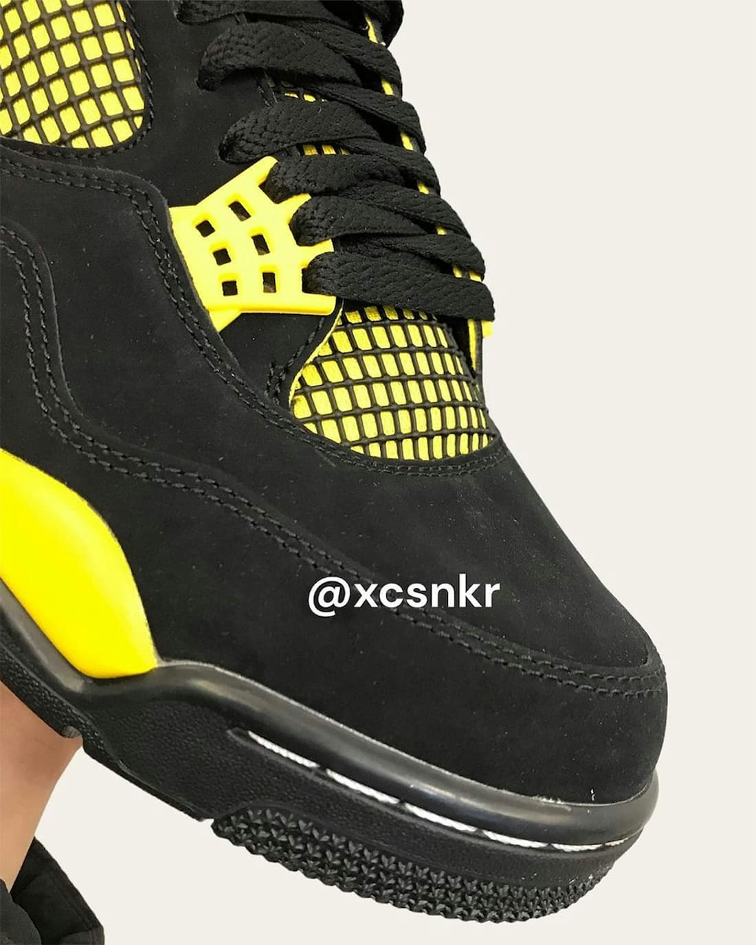 Air Jordan 4 "Thunder"