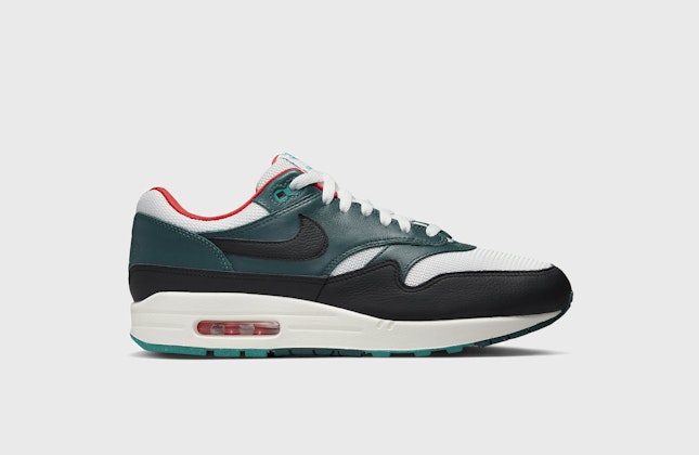 LeBron x Nike Air Max 1 "Liverpool" LeBron x Nike Air Max 1 "Liverpool"