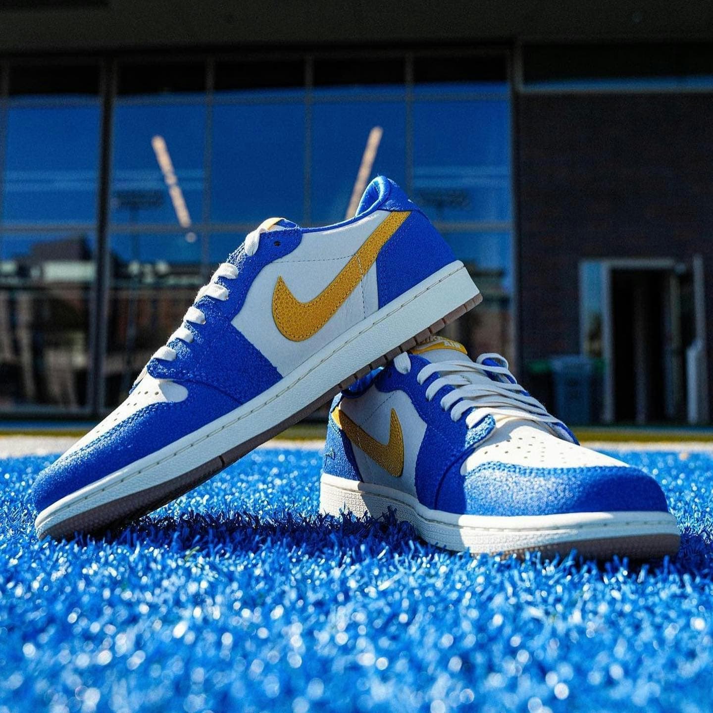 Air Jordan 1 Low OG "UCLA" PE 