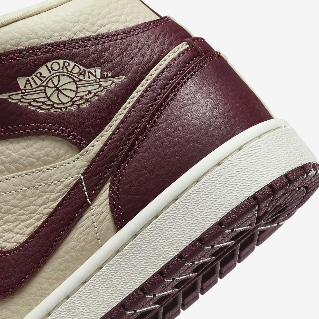 Air Jordan 1 Mid "Beach Cherrywood"