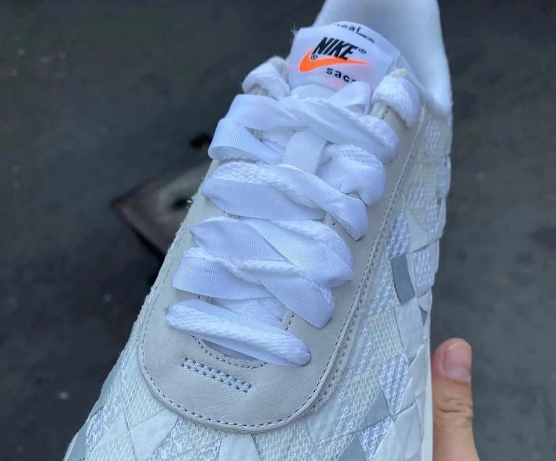 Sacai nike waffle white cheap