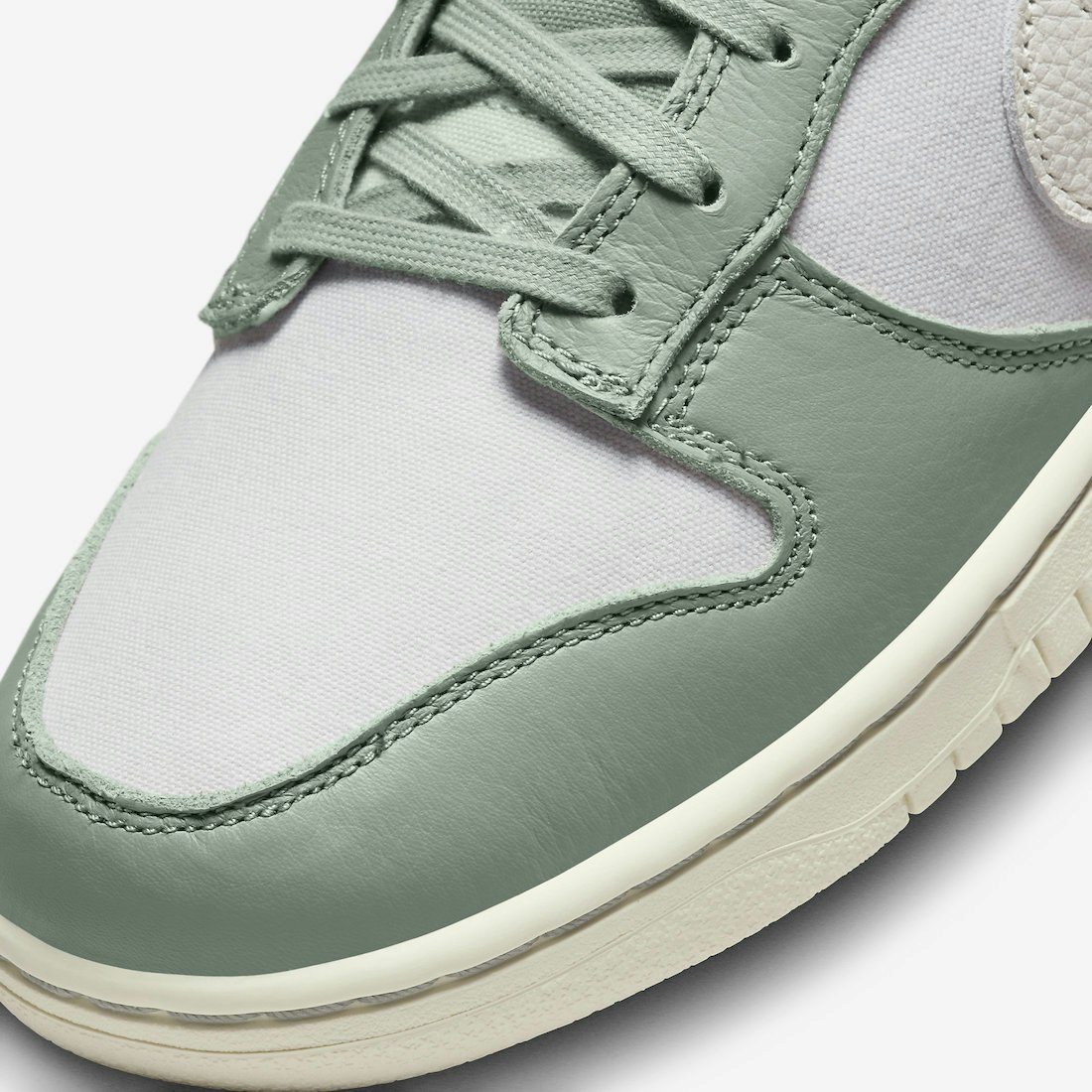 Nike Dunk Low "Mica Green"