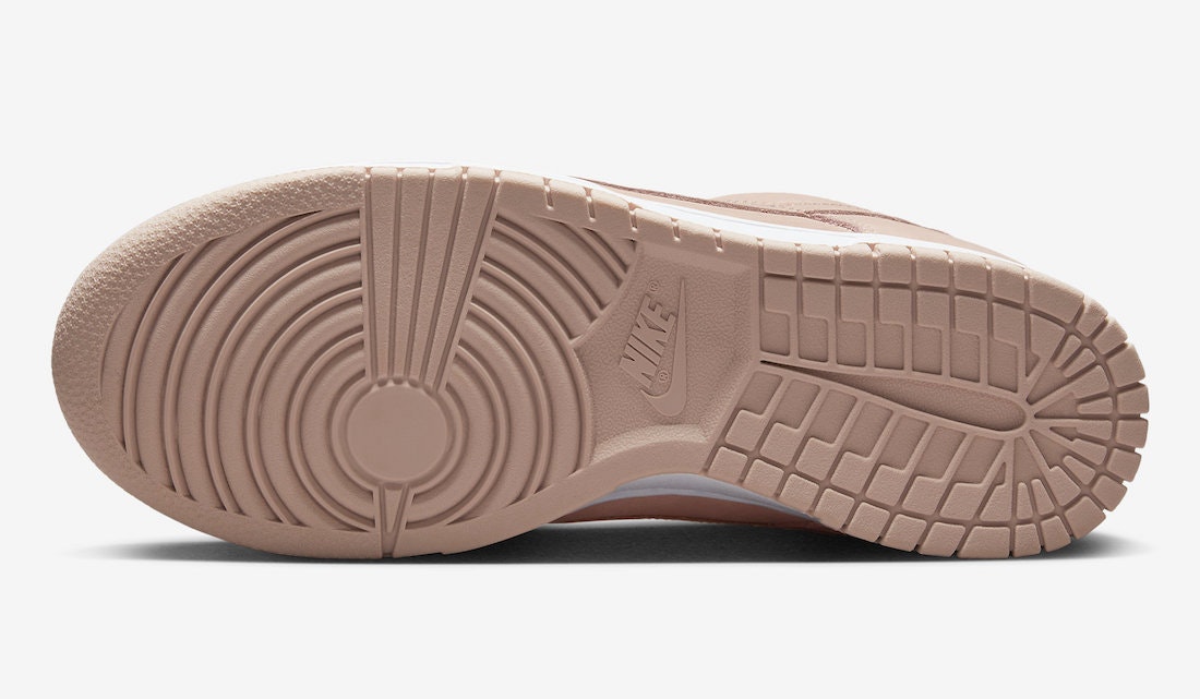 Nike Dunk Low PRM "Soft Pink"