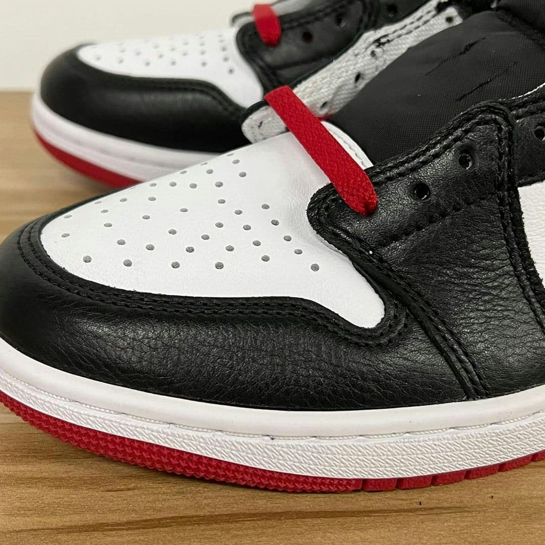 Air Jordan 1 Low OG "Black Toe" 