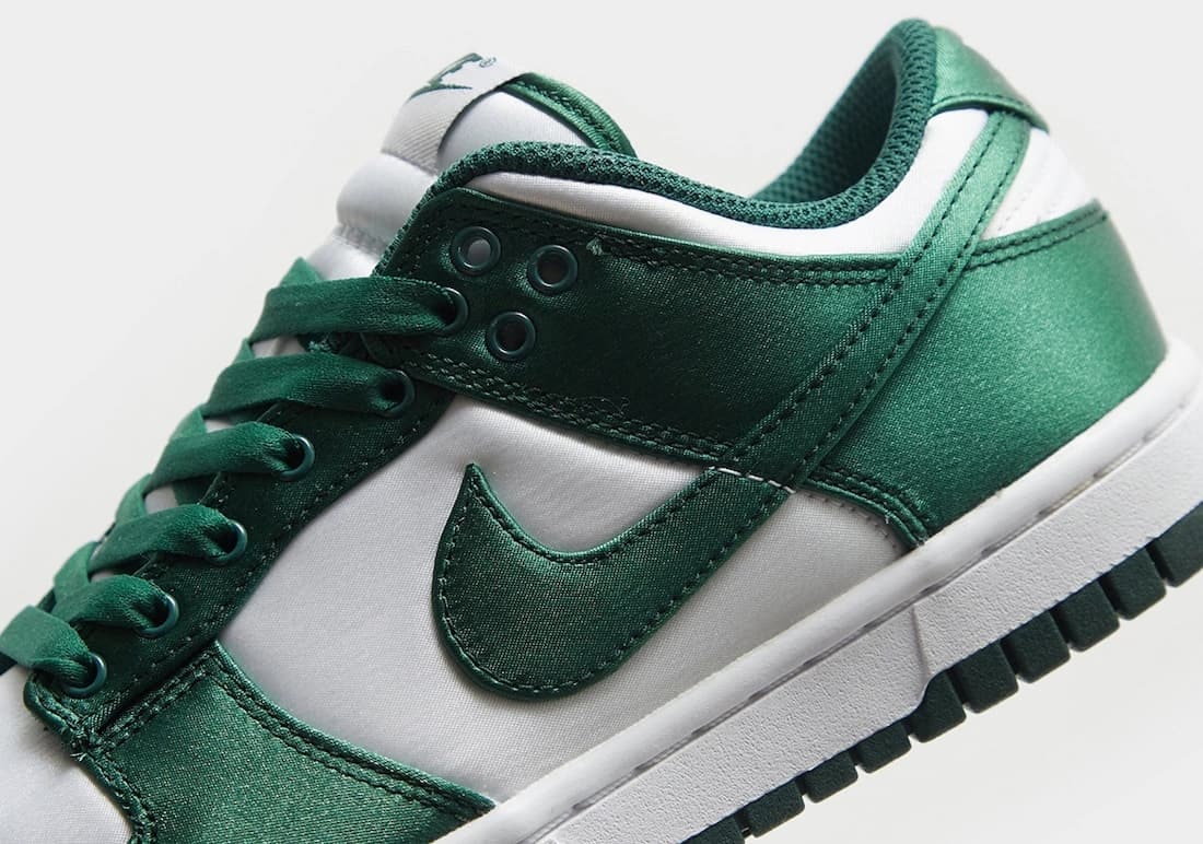 Nike Dunk Low "Satin Green"