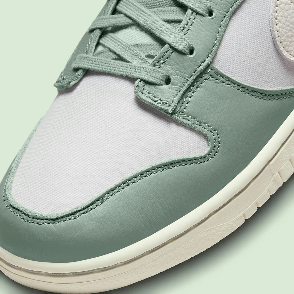 Nike Dunk Low "Mica Green"