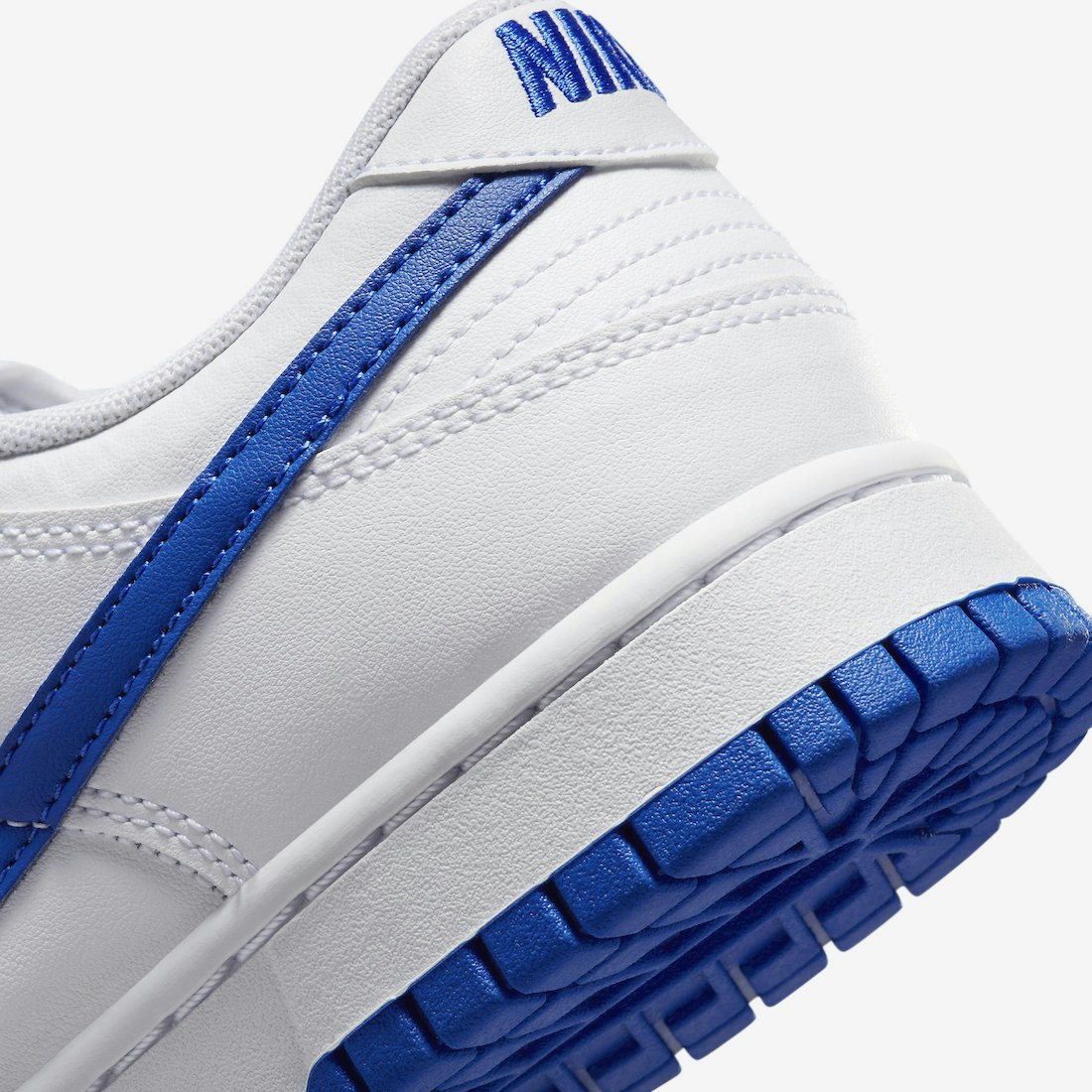 Nike Dunk Low "Hyper Royal"