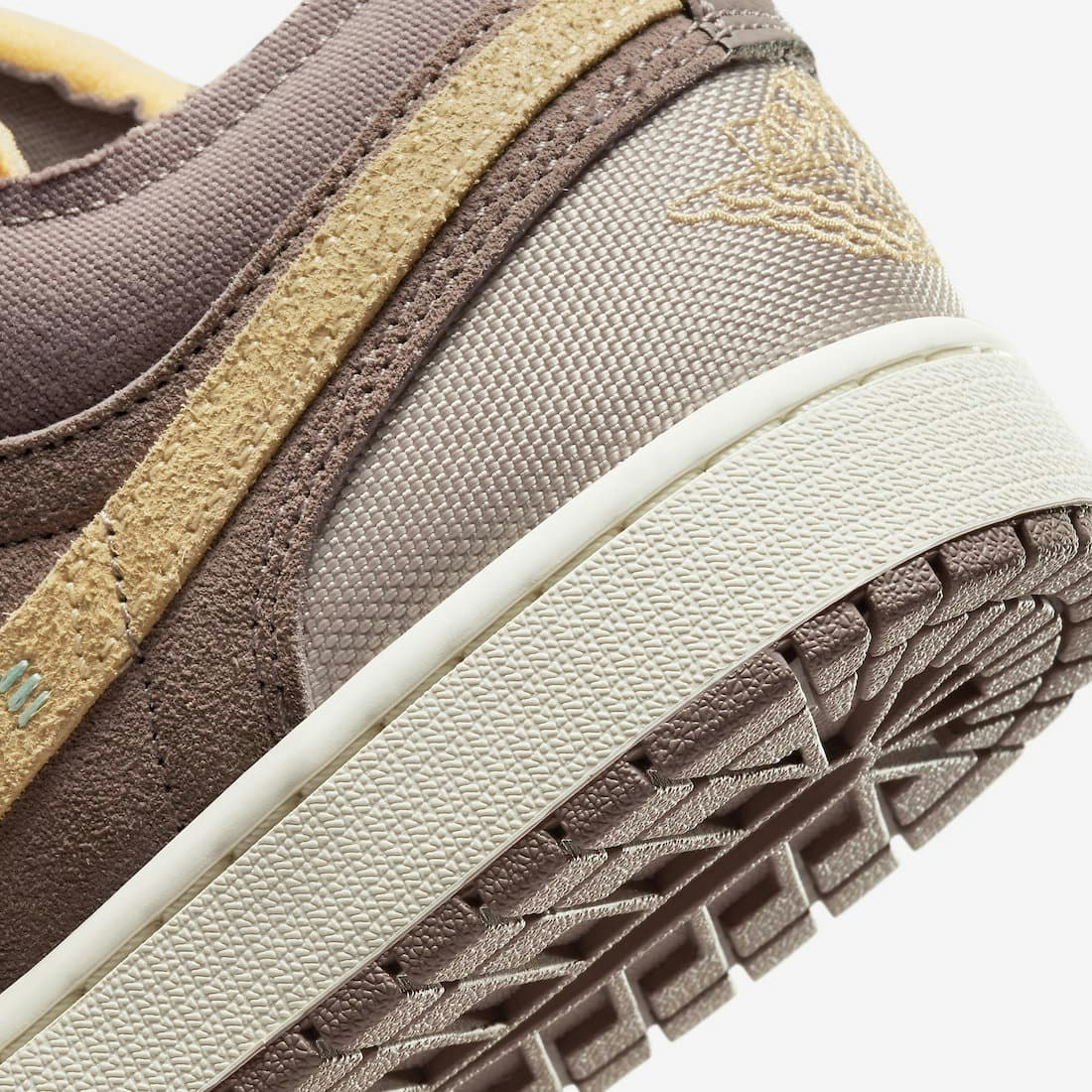 Air Jordan 1 Low Craft "Inside Out" (Taupe Haze)