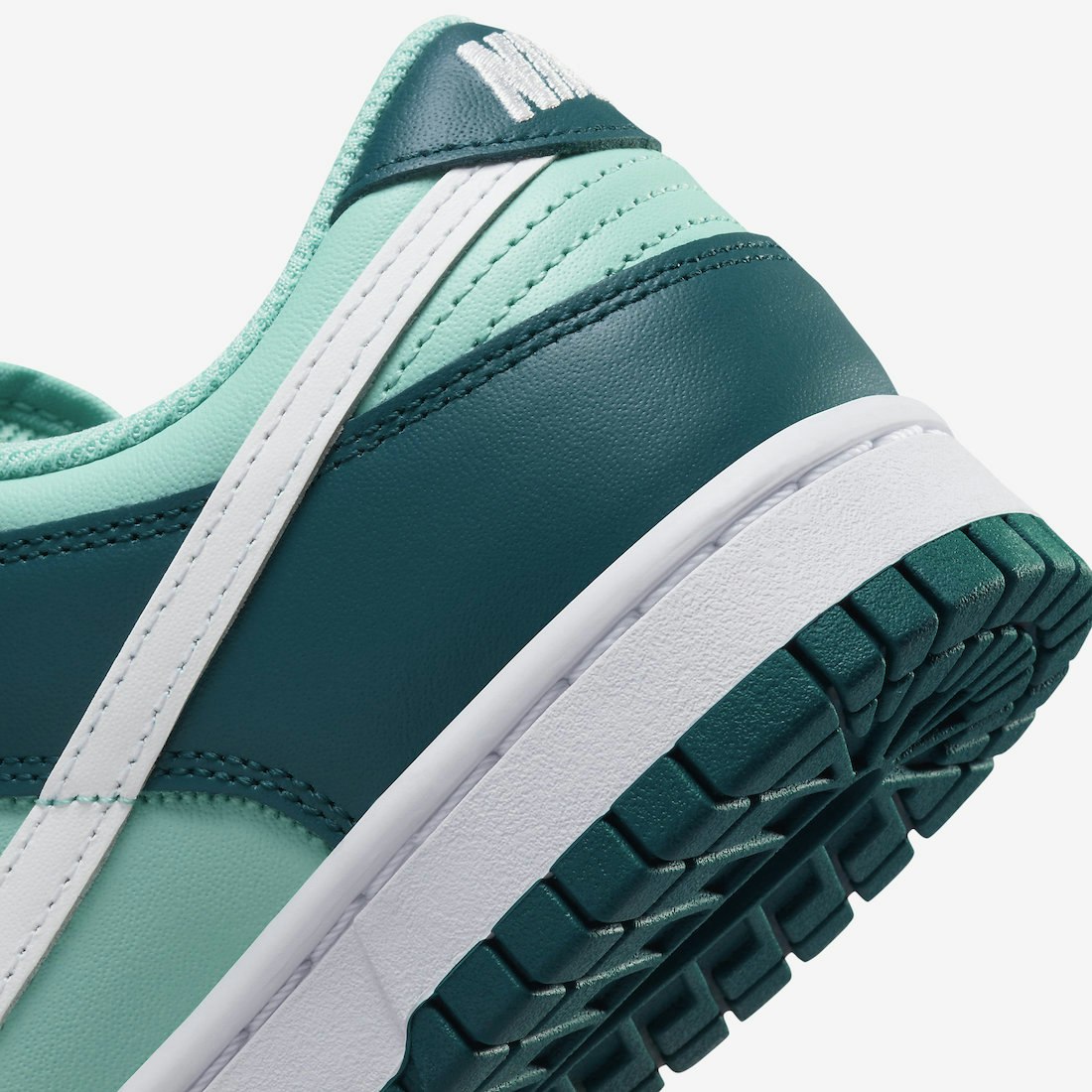 Nike Dunk Low "Geode Teal"