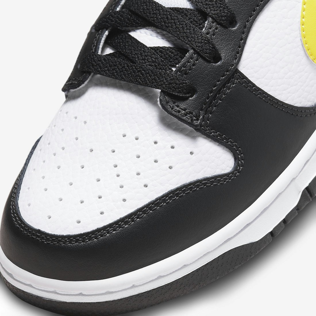 Nike Dunk Low "Yellow Panda"
