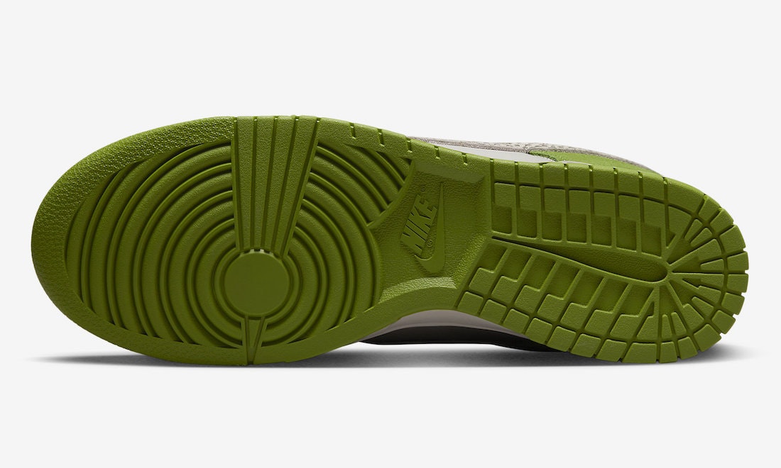 Nike Dunk Low Safari Swoosh "Chlorophyll"