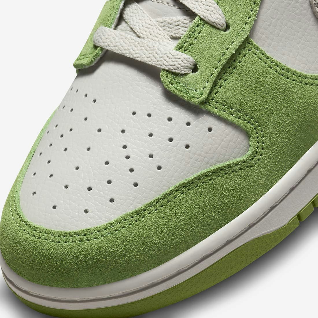 Nike Dunk Low Safari Swoosh "Chlorophyll"