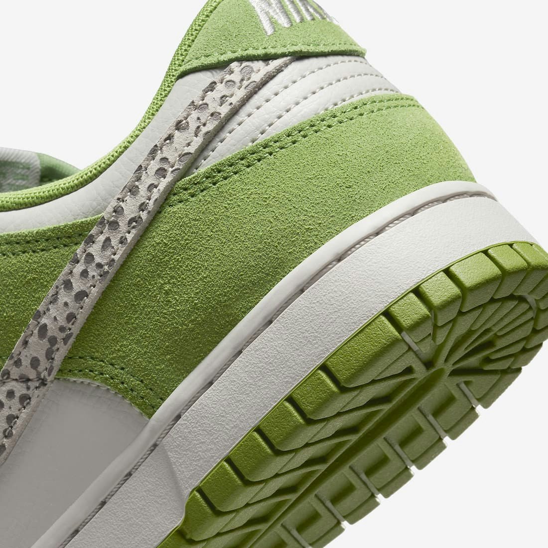 Nike Dunk Low Safari Swoosh "Chlorophyll"