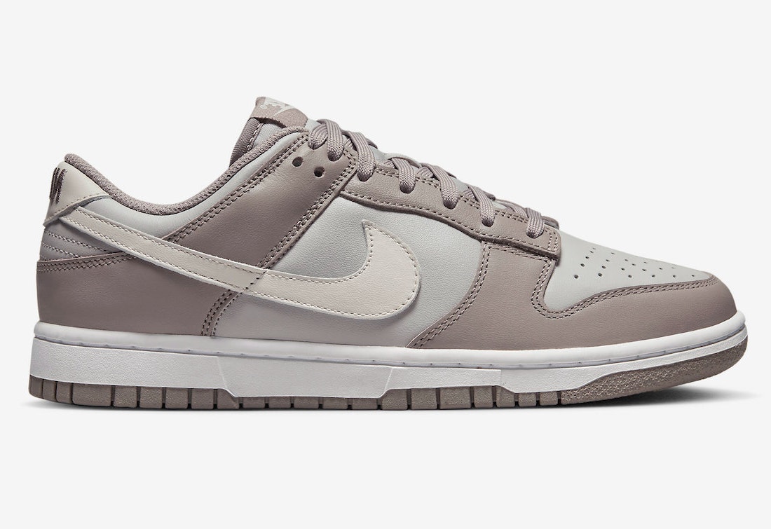 Nike Dunk Low "Light Brown"