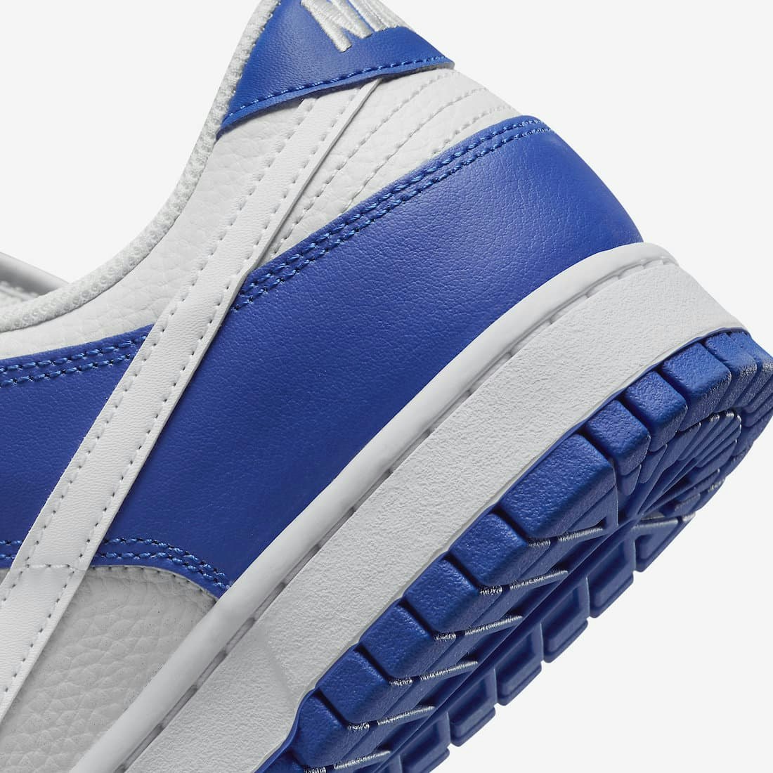 Nike Dunk Low "Kentucky Alternate"