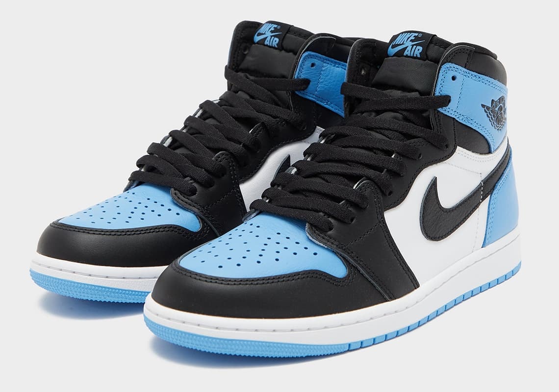 Air Jordan 1 Retro High OG "UNC Toe"