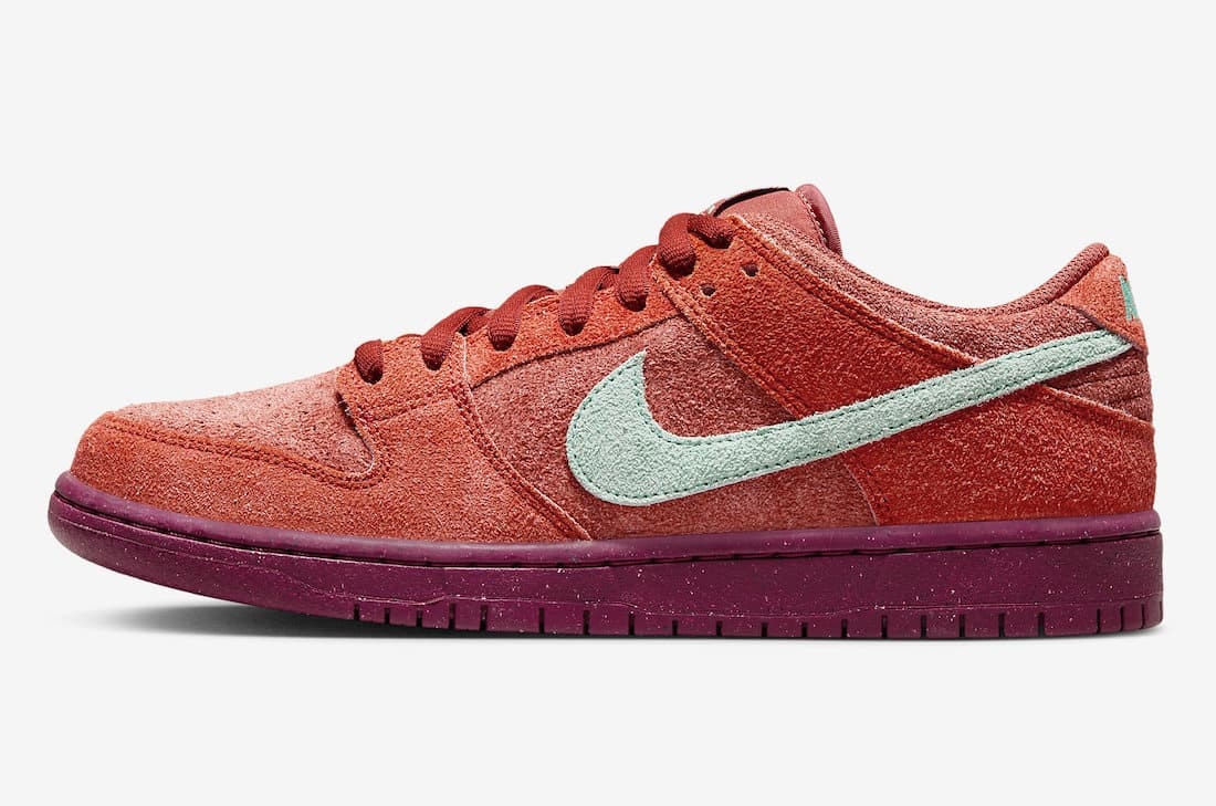 Nike SB Dunk Low "Mystic Red"