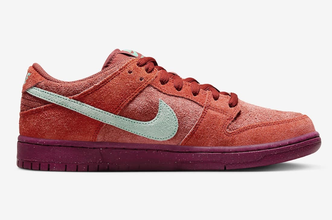 Nike SB Dunk Low "Mystic Red"